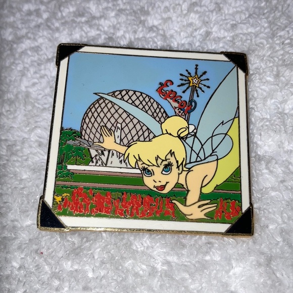 Disney trading pin tinker bells, Peter Pan, Christmas Epcot - Picture 3 of 5